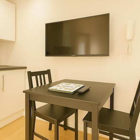 One Bedroom Apartment In City Centre Кардіфф Екстер'єр фото